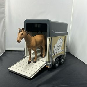 K Bruder 1/16 Horse Trailer With Horse- Missing Hitch Wheel on Front